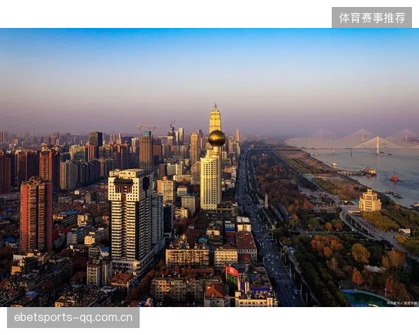 武汉三镇中路突破极具压迫性，攻势全线升级
